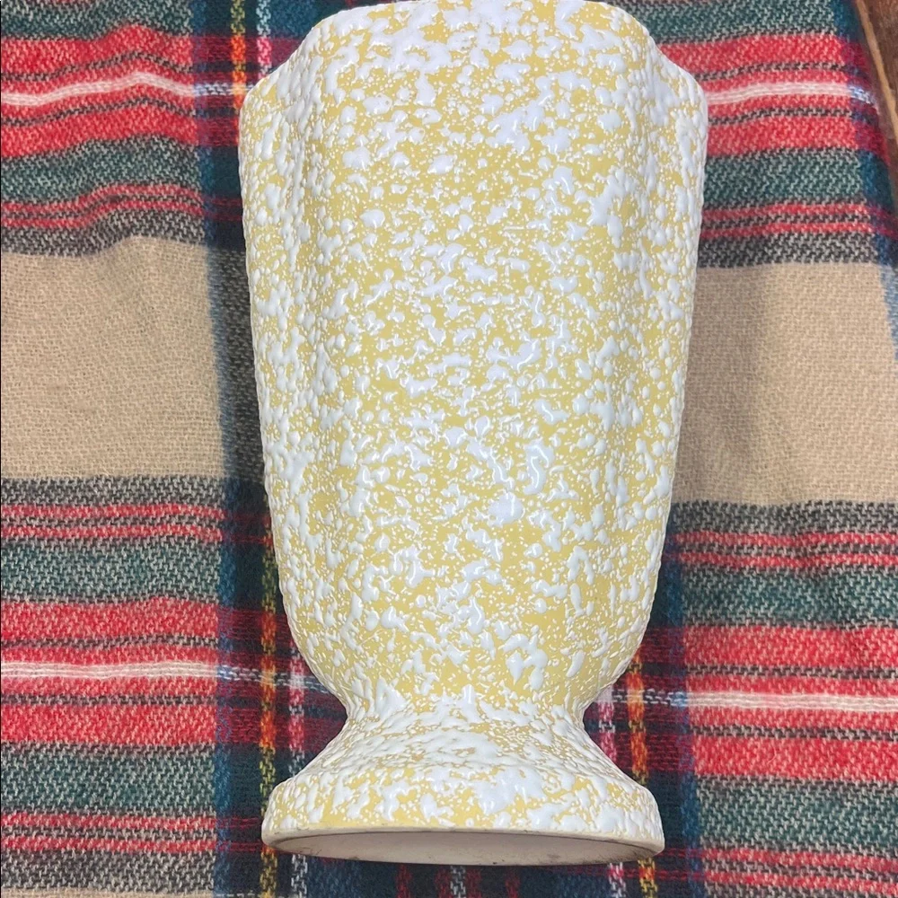 VTG MCM Textured Popcorn/Splatter Vase in White and Yellow - Picture 5 of 8